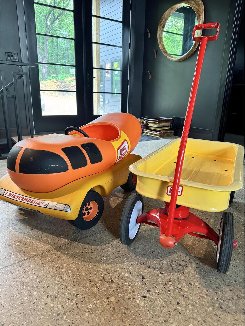 Pristine 1995 Bird Corp. Wienermobile Pedal Car with matching Radio Flyer Wagon - Picture 8 of 9